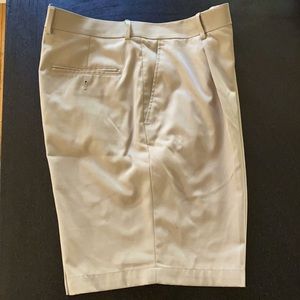 Walter Hagen. Men’s golf shorts. 36 waist.